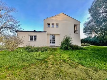 maison avec dépendance en pierre et grand parc arboré