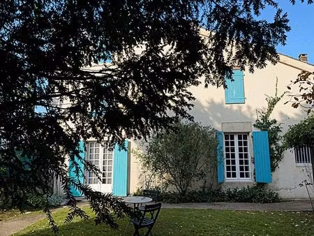 demeure en pierre 312 m2 habitables  logement annexe  dépendances  jardins clos