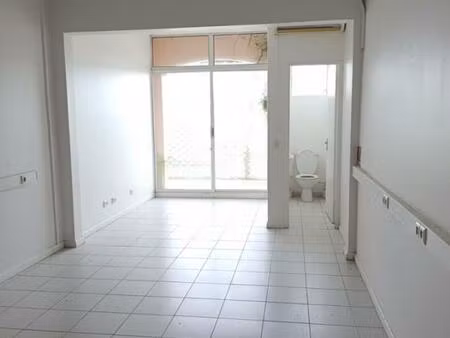 studio de 20 m² avec accès direct à la mer et parking privatif