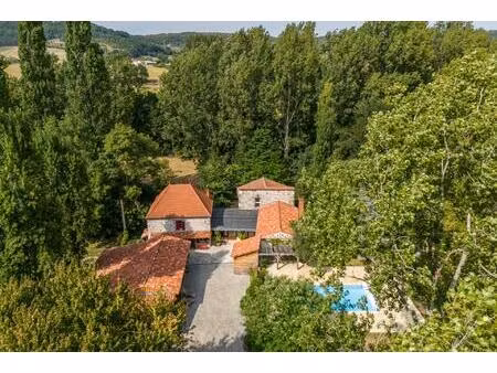 maison de moulin en pierre avec écuries  annexe et piscine