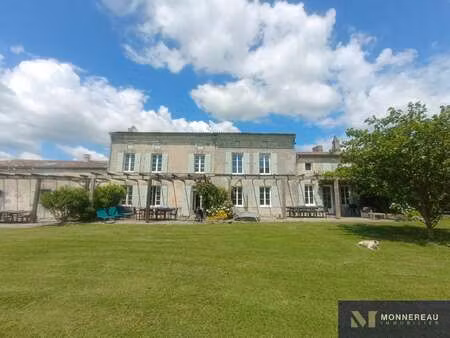 maison de luxe à vendre à mortagne-sur-gironde : 730 000 € | 640m²