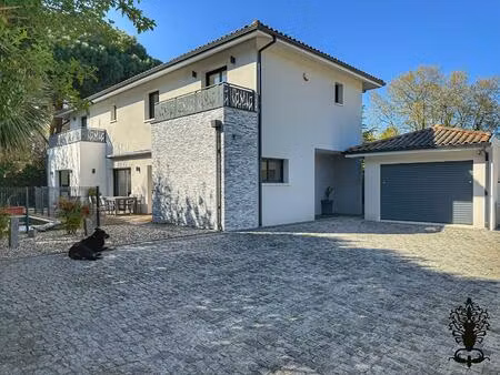 haut floirac belle contemporaine de 2017  185m² avec garage  piscine