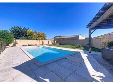 maison en parfait état avec piscine – 119 m² – quartier résidentiel proche avignon