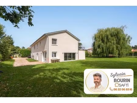 maison 289 m² avec espace professionnel possible.