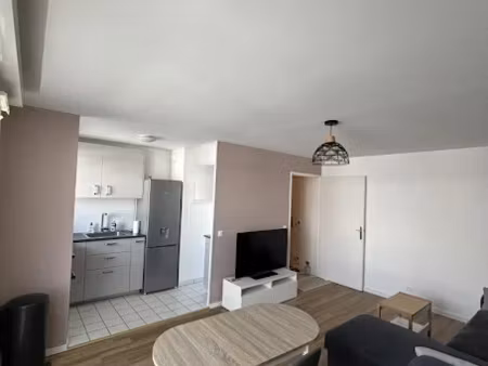 location meublée appartement 2 pièces 43 m² à massy (91300)  1 180 €
