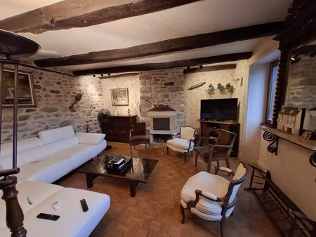 jolie maison de bourg avec agréable terrasse