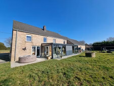 maison neuville lez beaulieu 8 pièce(s) 202 m2