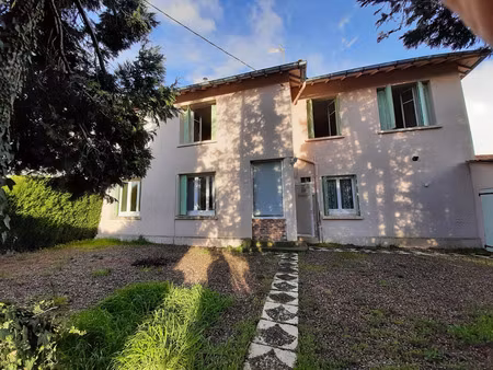 maison familiale a fort potentiel avec ses 4 chambres  son terrain et son grand garage