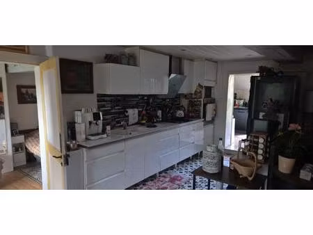 proche des commodités  secteur très calme