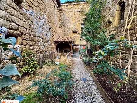 maison de ville avec jardin et place de parking couverte