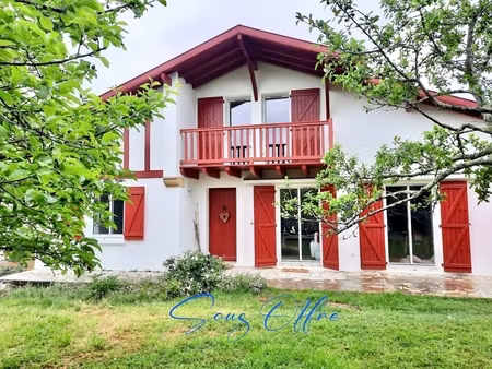 exclusivite - maison pleine de charme à vendre sur urcuit (64)