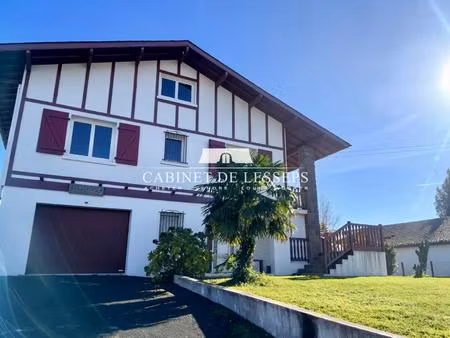 maison authentique basque de 150 m2 avec appartement t3 independant de 93 m2 et combles am