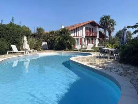 maison de 4 chambres de luxe en vente à briscous  nouvelle-aquitaine