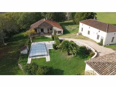 très belle grange rénovée  piscine et maison d'amis sur 4 ha