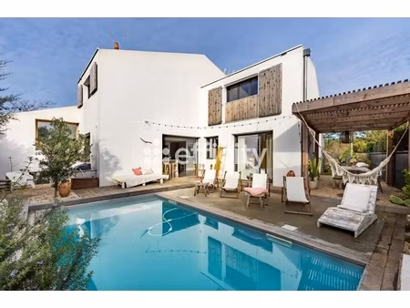 maison 8 pièces - 180 m²