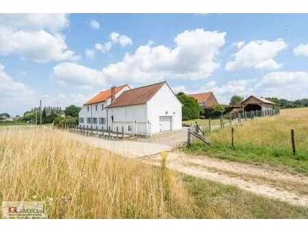 charmante ferme rénovée avec 4 chambres!