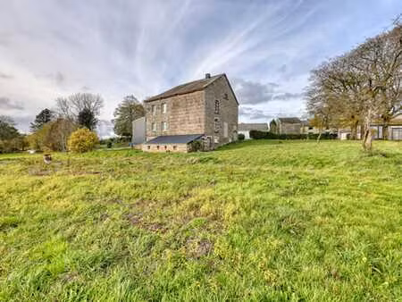 ancienne fermette dans une rue calme de oizy