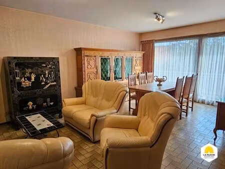 appartement de 87 5m²  2 chambres à rafraichir  garage  cave