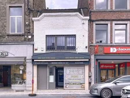 rez commercial + appartement à réaliser (permis ok)