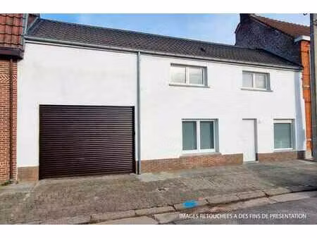 immeuble de 2 appartements avec garages privatifs et jardin