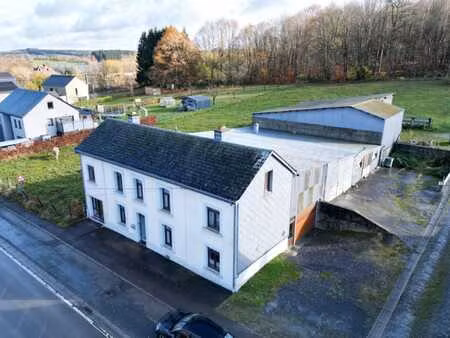 maison spacieuse (4ch.) avec plusieurs dépendances !