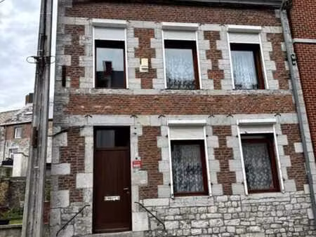 maison de ville  3 façades  avec cour