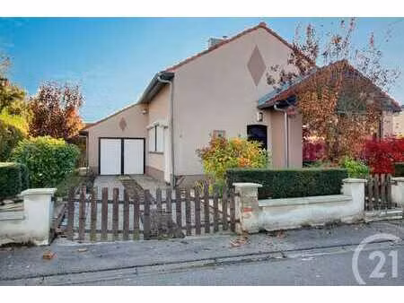 charmante villa de plain-pied dans quartier résidentiel