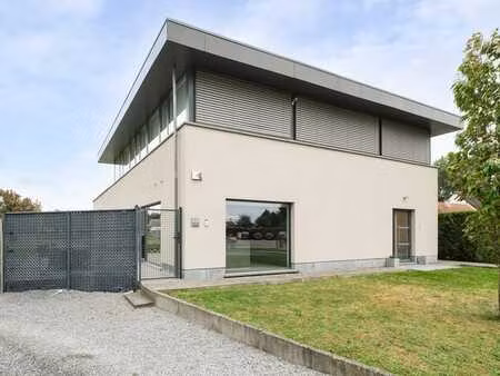 riant gelijkvloers appartement met tuin op een boogscheut...