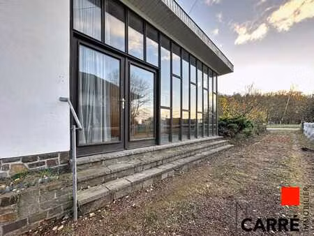 maison style bungalow années 60 sur beau jardin à rénover