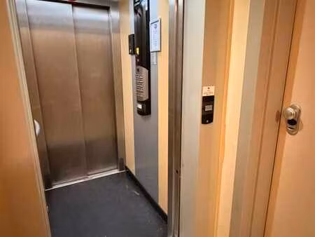 studio lumineux avec terrasse