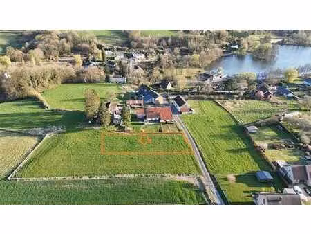 terrain à bâtir de 897m² et 18m de façade