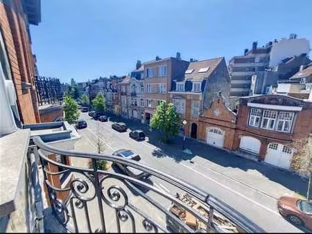 appartement lumineux de 2 chambres