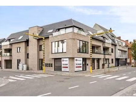 espace commercial dans un emplacement de premier choix à oo