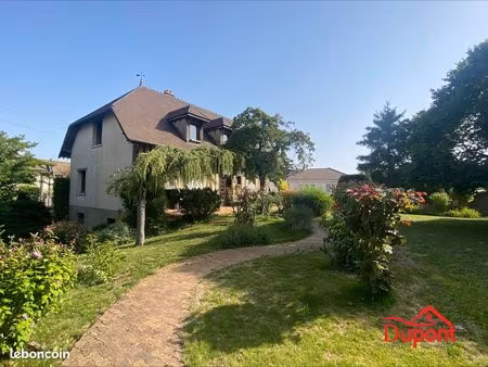 maison 6 pièces 202 m²