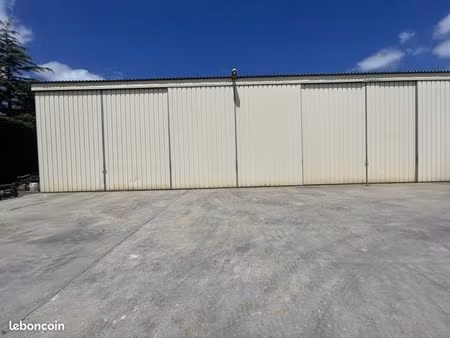 emplacement parking hivernage camping-car voiture caravane bateau.hangar fermé sécurisé-ca