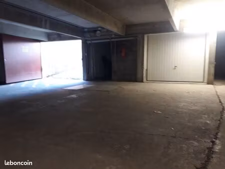 box fermé sécurisé 16m² - route de la jonelière