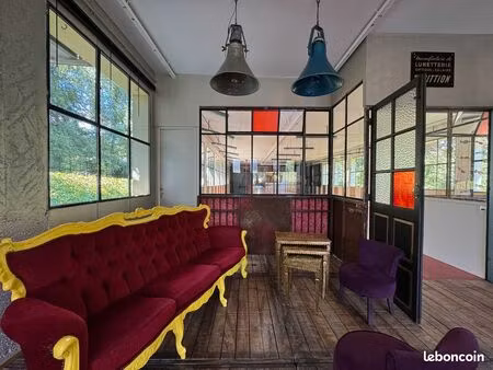 loft lumineux de 200 m² environ à réinventer
