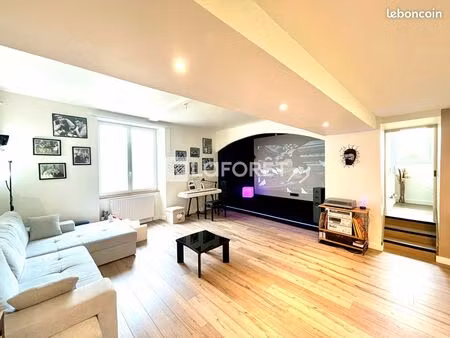 maison 8 pièces 251 m²