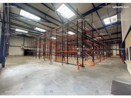 local logistique 7 400 m²