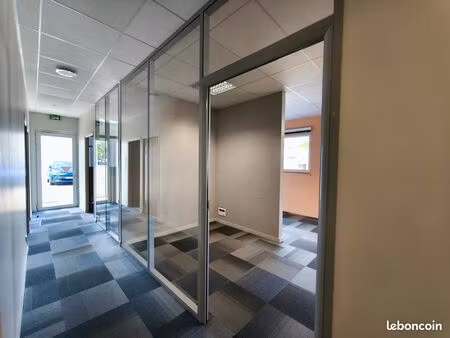 à louer – bureaux limineux 136 m² – louvigny