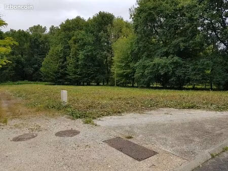 terrain constructible viabilisé de 764 m²  dans le village de janville-sur-juine en bord d