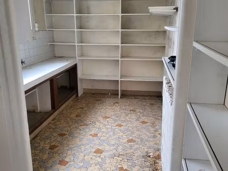 local commercial 77m2