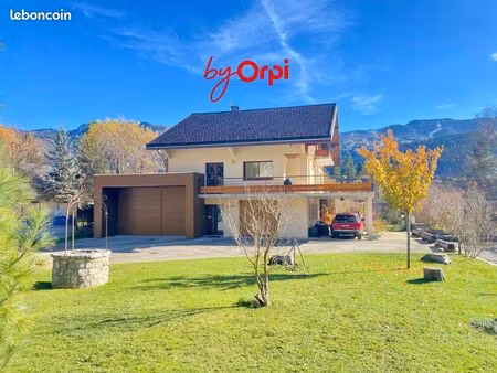 propriété 6 pièces 212 m²