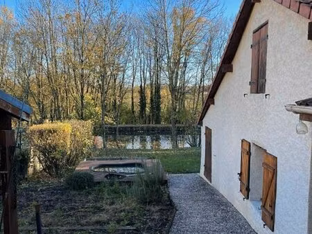 maison au calme en bord de canal