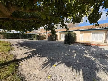 ensemble immobilier réparti en quatre appartements