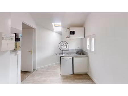 charmant studio de 9 m2 3 ème étage sans ascenseur