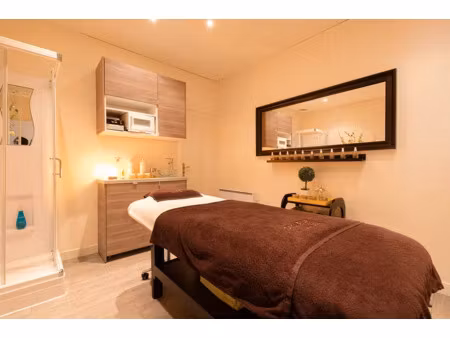 salon d'esthétisme dans le centre-ville d'évreux prêt à expl