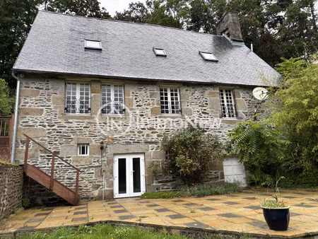 dans la vallee de brouains  belle longere 124 m2 avec gite a