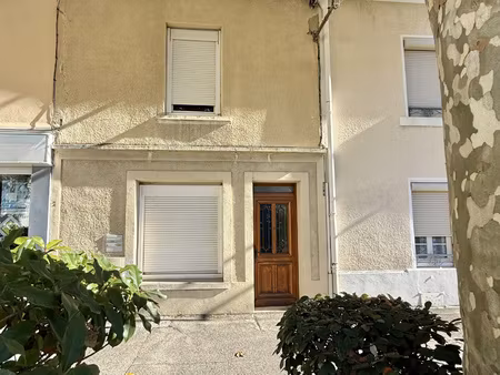 maison de rue de 72m2 avec une cour et dépendance à valence