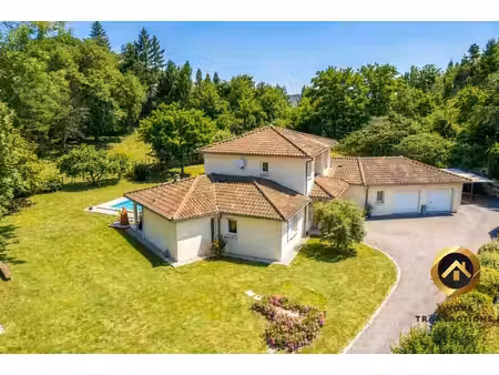 villa avec piscine de 205 m² habitables sur 2 000 m² de terrain